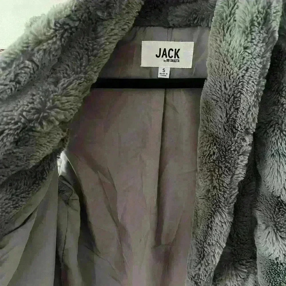 Jack by BB Dakota grey faux fur open vest, size small. EUC - Picture 3 of 5